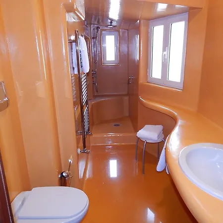 Vittorio Emanuele Apartman *
